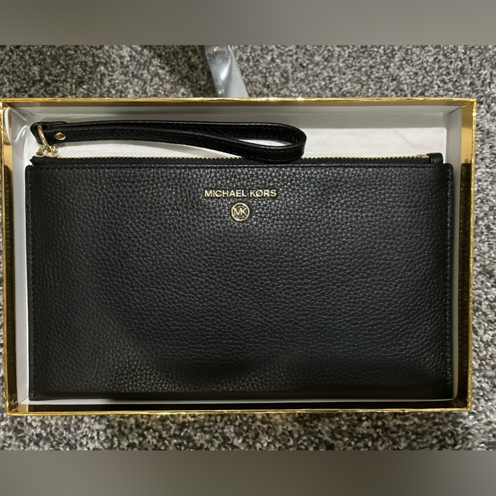 Michael Kors Black Wristlet. NWOT.